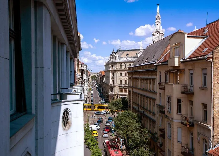 Exclusive Dohany Apartment With Balcony Next To The New York Cafe