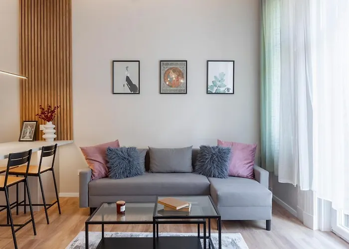 Exclusive Dohany Apartment With Balcony Next To The New York Cafe