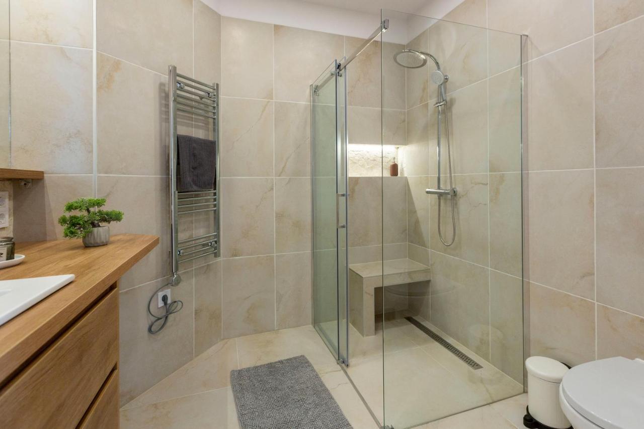 Exclusive Dohany With Balcony Next To The New York Cafe Apartman *