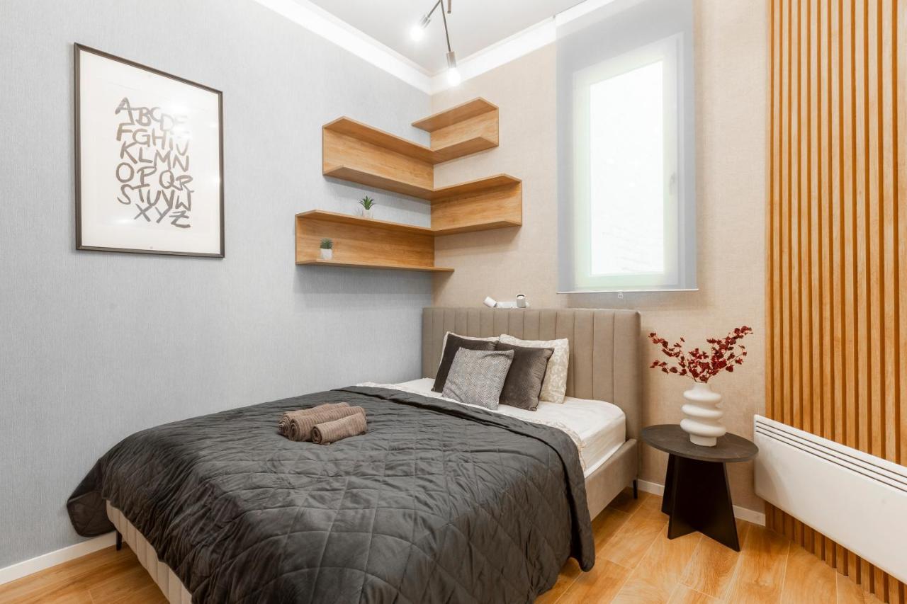 Exclusive Dohany With Balcony Next To The New York Cafe Apartman *