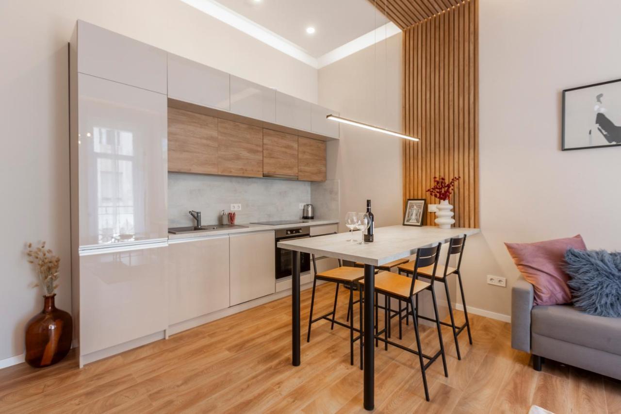 Apartman Exclusive Dohany With Balcony Next To The New York Cafe *