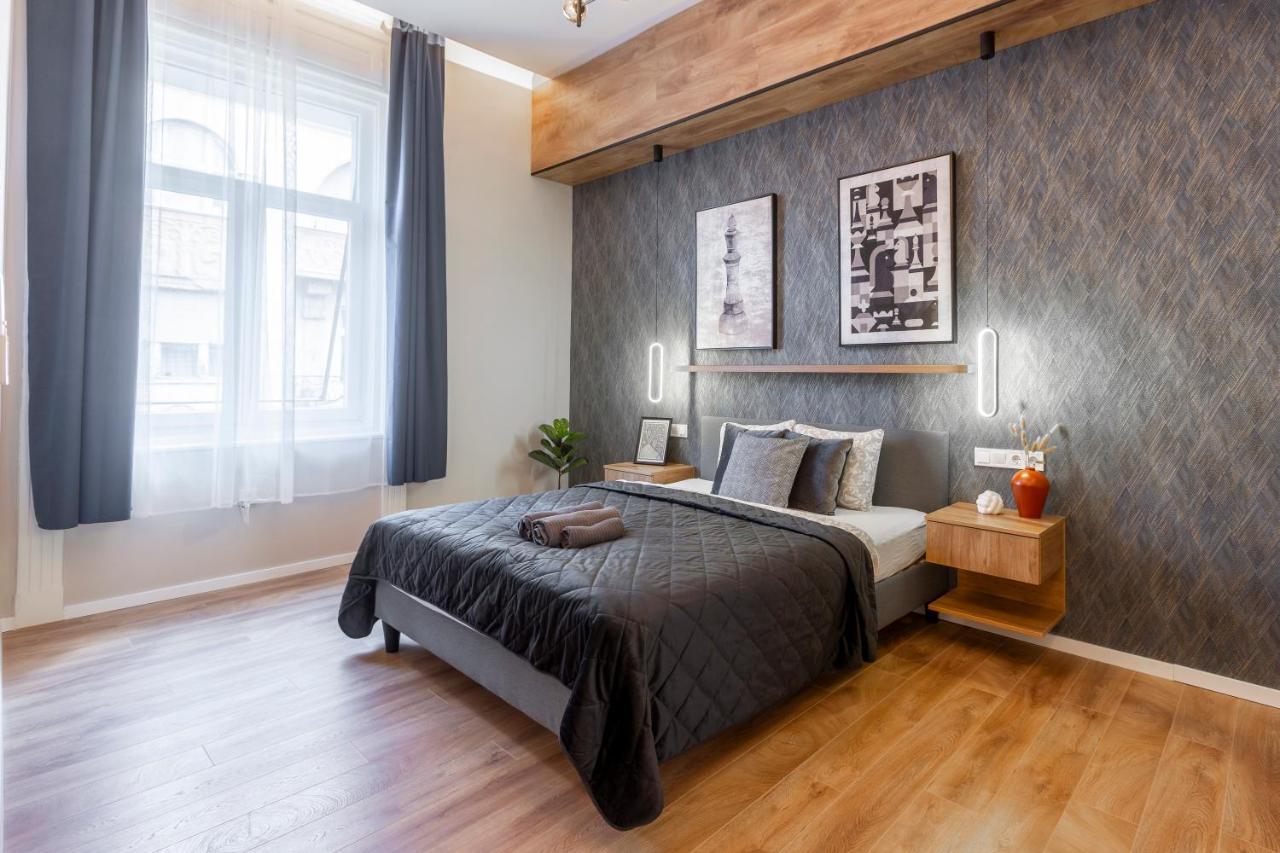Exclusive Dohany With Balcony Next To The New York Cafe Apartman *